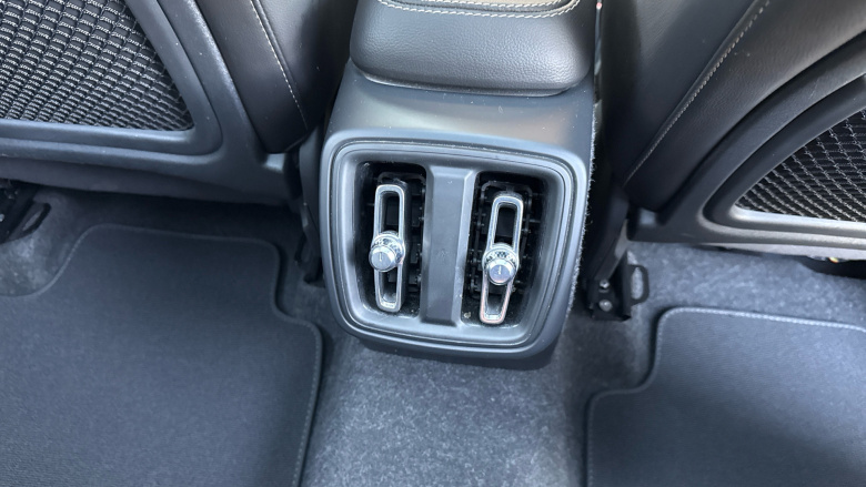 Volvo XC40 2.0 B3P Ultra Dark 5dr Auto Petrol Estate